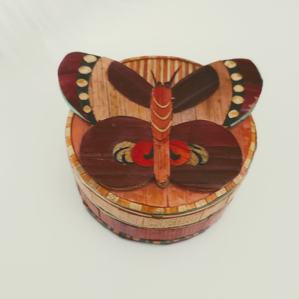 Vintage bamboo butterfly trinket box